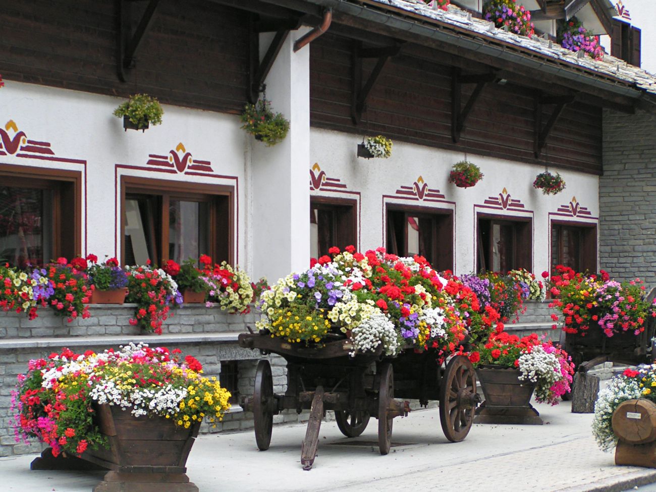 Arredo urbano floreale - Gressoney La TrinitÃ©