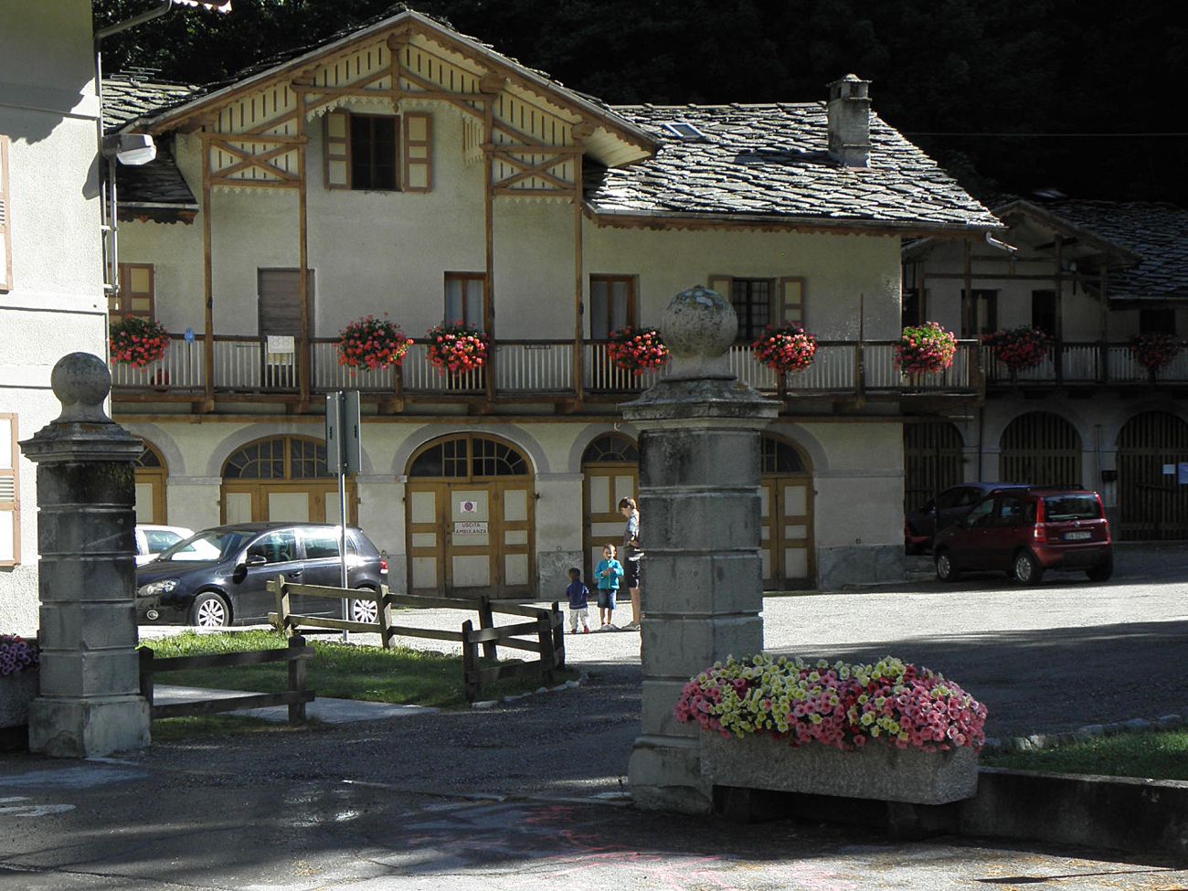 Arredo urbano floreale - Gressoney Saint Jean