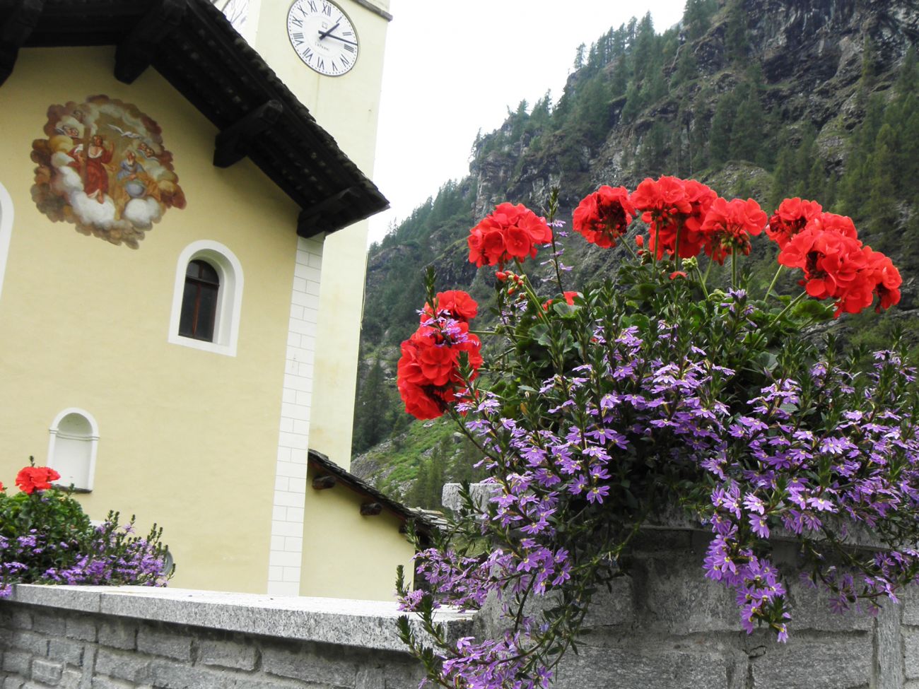 Arredo urbano floreale - Gressoney La TrinitÃ©